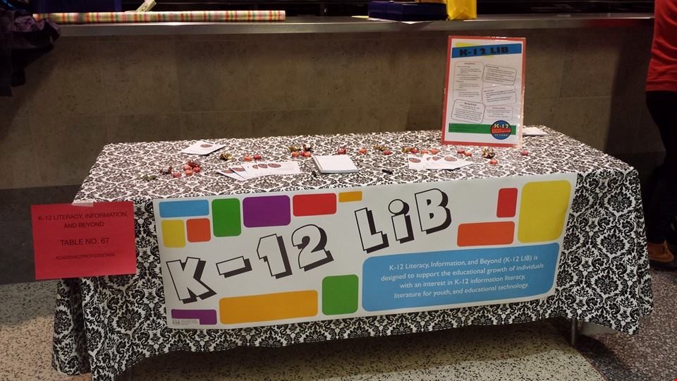table with kidslib banner